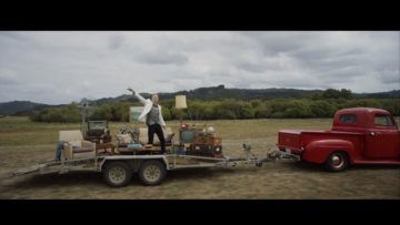 MACKLEMORE & RYAN LEWIS – CANT HOLD US FEAT. RAY DALTON (OFFICIAL MUSIC VIDEO)